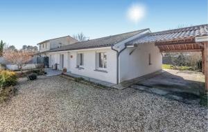 Maisons de vacances 2 Bedroom Awesome Home In Merignac : photos des chambres