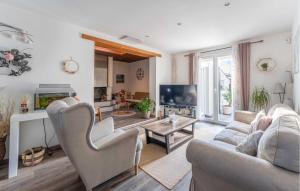 Maisons de vacances 2 Bedroom Awesome Home In Merignac : photos des chambres