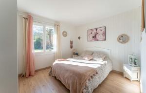 Maisons de vacances 2 Bedroom Awesome Home In Merignac : photos des chambres