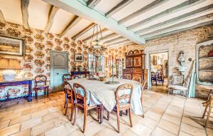 Maisons de vacances Pet Friendly Home In Bioussac : photos des chambres