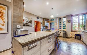 Maisons de vacances Pet Friendly Home In Bioussac : photos des chambres
