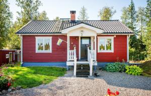Beautiful Home In Ockelbo With Wifi