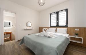 Gorgeous Home In Jursici With Wifi