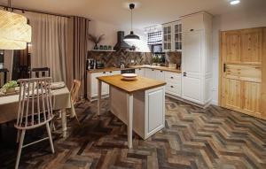 4 Bedroom Beautiful Home In Pierkunowo