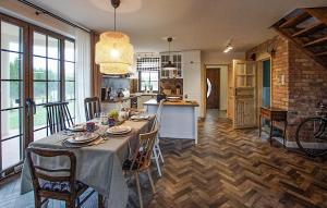 4 Bedroom Beautiful Home In Pierkunowo