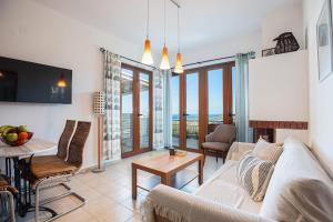 Plakoti Apartment 5, shared pool and amazing view