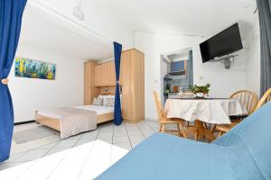Studio with Terrace and Sea View 4 room in Apartments Marić