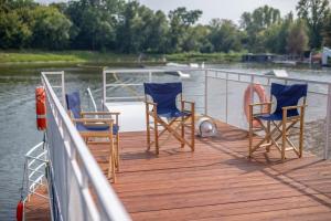 Panama ship, house on the water