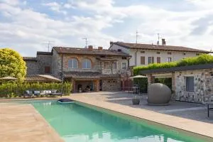 17th Century Villa With Poolside Comfort - Prevalle
