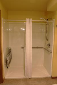 2 Bedroom Accessible condo, #114 Wild Eagle Lodge - 4hvězdičkové hotely ve městě Eagle River