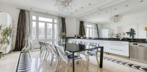 Renovated, Amazing & Huge Flat of 200 sqm Paris 16