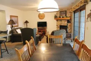 Wild Eagle Lodge, 2 Bed Condo on Duck Lake, #101 - Conover