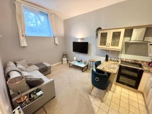 Cosy County House apartment with free private parking Sleeps up to four guests