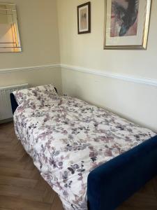 Royal Pavilion Garden Apartment with Parking