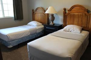 2 bed condo on Duck Lake in Eagle River