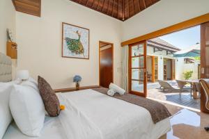 Casalola - 10 Min to Beach, Vast Villa with Pool & Garden View