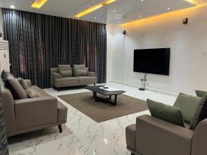 Exotic 3 bedroom flat in Aco, Lugbe