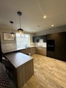 Newly Renovated 2-Bed Home - Dore