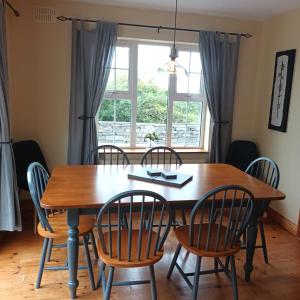 Hill House, panoramic Burren views, ideal location