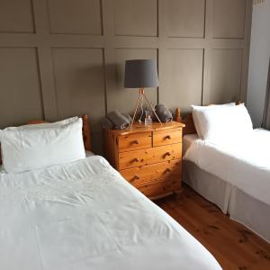 Hill House, panoramic Burren views, ideal location