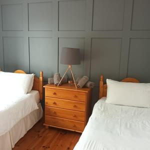 Hill House, panoramic Burren views, ideal location