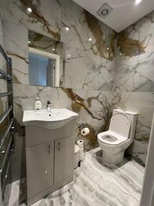 Charming Apartment in West Ealing, 12 Mins to Central London by Train, Free Parking, 8-Min Walk to Station