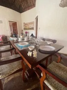 Red Sunshine Villa Bed And Breakfast - Msabaha