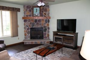 Lynx Lake 2 bedroom condo at Wild Eagle Lodge, #138