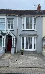 Tenby Victorian Villa with parking, pets allowed - 彭布罗克郡