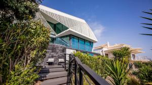 Algarve Villa for Contemporary Design & Sea Views