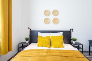 Ultra Central Mini Studio