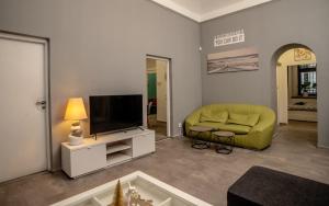 Grand apartment near Dancing House