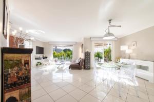 3-Br Apartment Sea View Swimming Pool