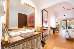 2 Beds - Spacious Room in D1