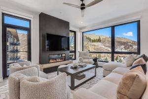 Electric Pass Lodge 302 by Snowmass Mountain Lodging