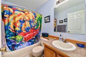 Fishy-Fishy Townhome