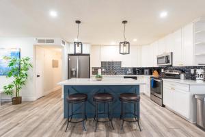 Phoenix 4 BDR Home with Gym & Hot Tub