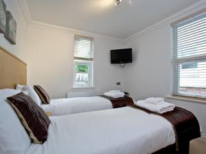 7 Goodrington Lodge