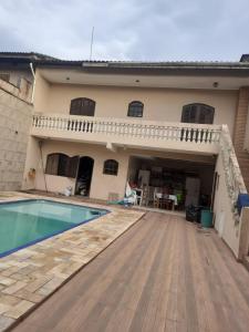 15 pessoas 6 suites Mongagua