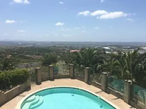 Private Bedroom & Bathroom Grove, Pool & City View - Fallbrook