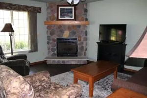 2 bedroom condo at Wild Eagle Lodge, #133 - Eagle River