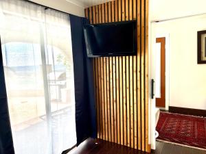 Private Bedroom & Bathroom Grove, Pool & City View