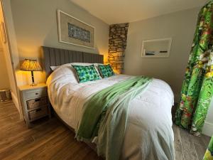Prior Hall Farm Cottage - 3 bedroom luxury cottage in center of Malham