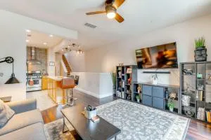 Work, Relax and Explore Bright Sacramento Townhome - غرب ساكرامنتو