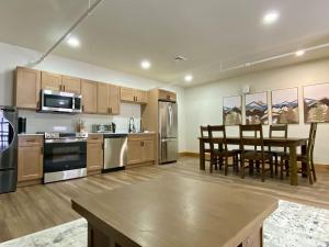 Luxury 1 Bedroom Lodge Unit 301