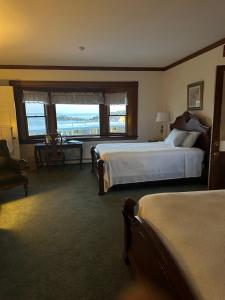 Sands Of Time Motor Inn & Harbor House