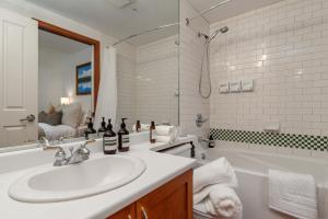 Village Penthouse w Views Pool and Hot Tub