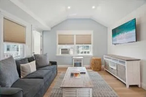 Newly Renovated Professional Design Partial Ocean Views - نيوبريبورت