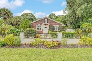 NEW Hugh St Hideaway with Pool - Jupiter Inlet Beach Colony