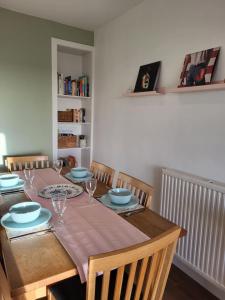 The Wee House -Coorie Doon Stays